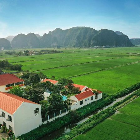 ดองเน โฮเต็ล แอนด์ รีสอร์ต Hotel นิญบิ่ญ ภายนอก รูปภาพ