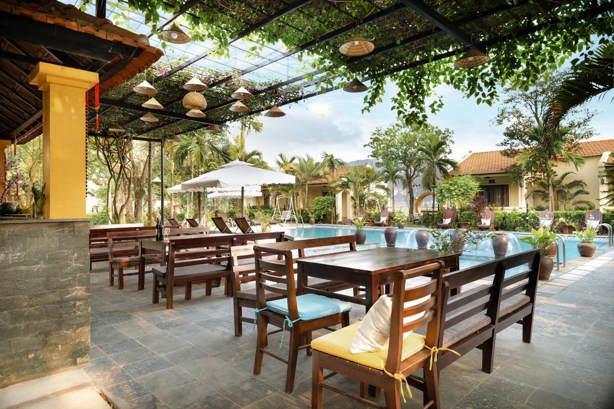 ดองเน โฮเต็ล แอนด์ รีสอร์ต Hotel นิญบิ่ญ ภายนอก รูปภาพ
