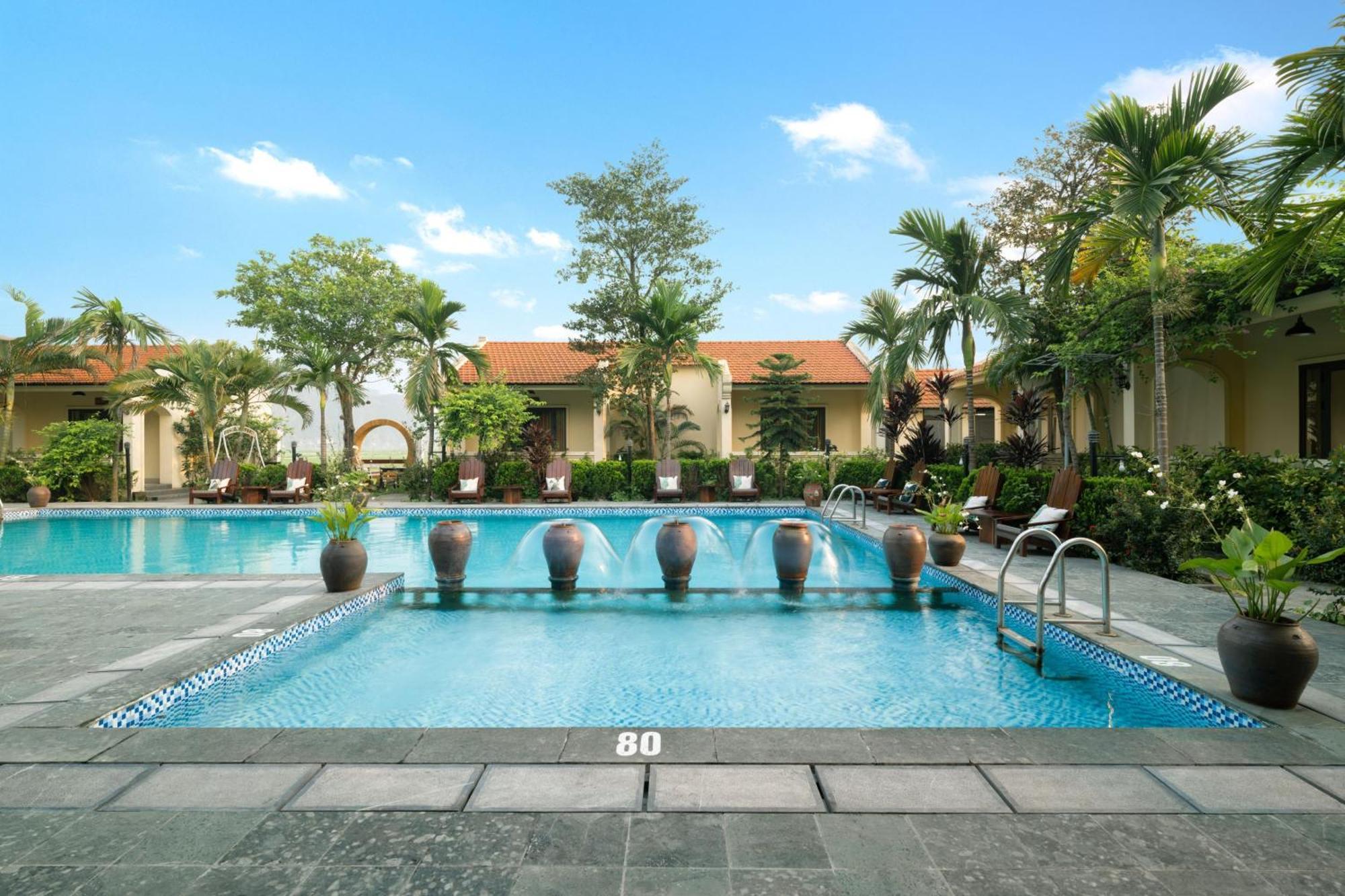 ดองเน โฮเต็ล แอนด์ รีสอร์ต Hotel นิญบิ่ญ ภายนอก รูปภาพ