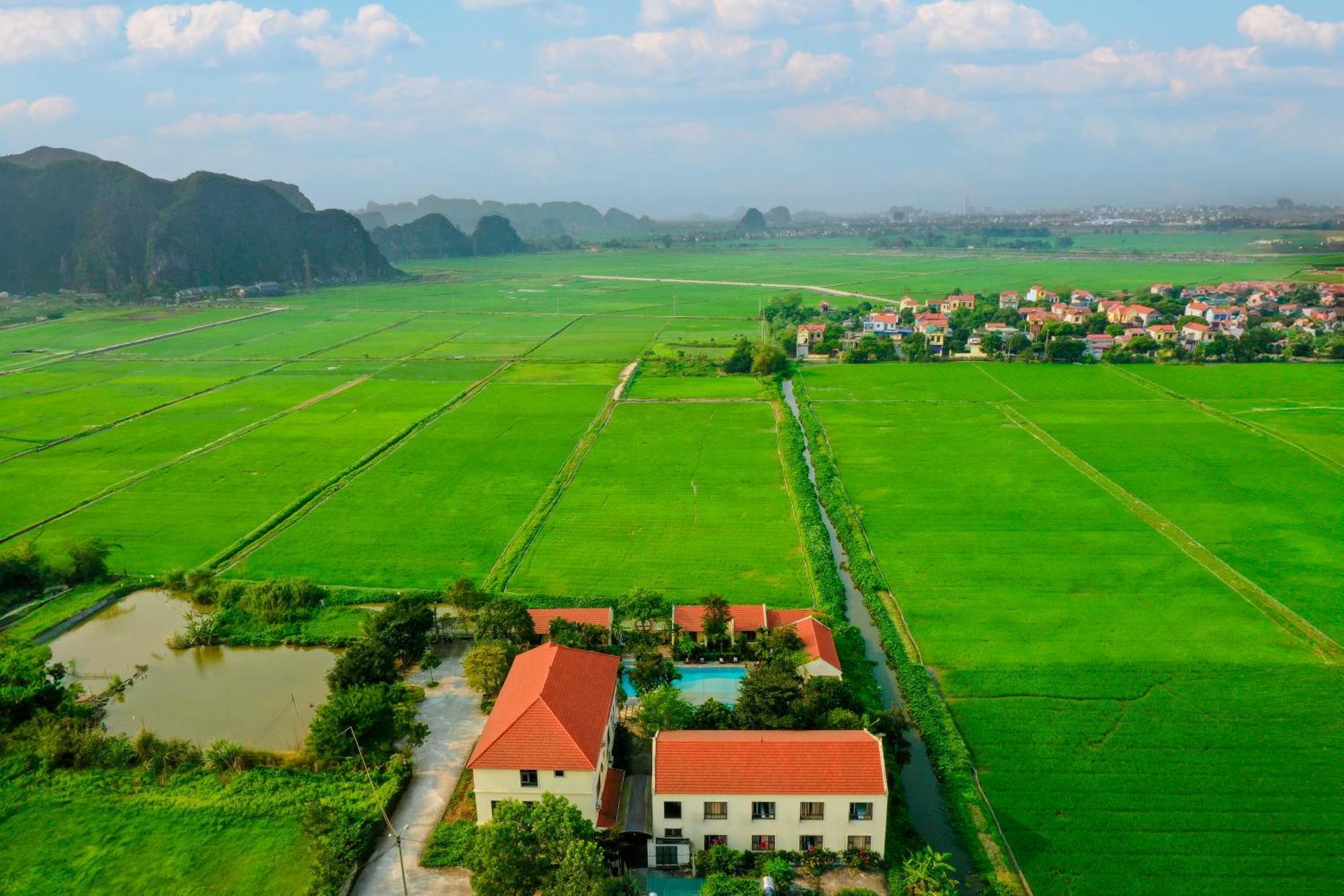 ดองเน โฮเต็ล แอนด์ รีสอร์ต Hotel นิญบิ่ญ ภายนอก รูปภาพ